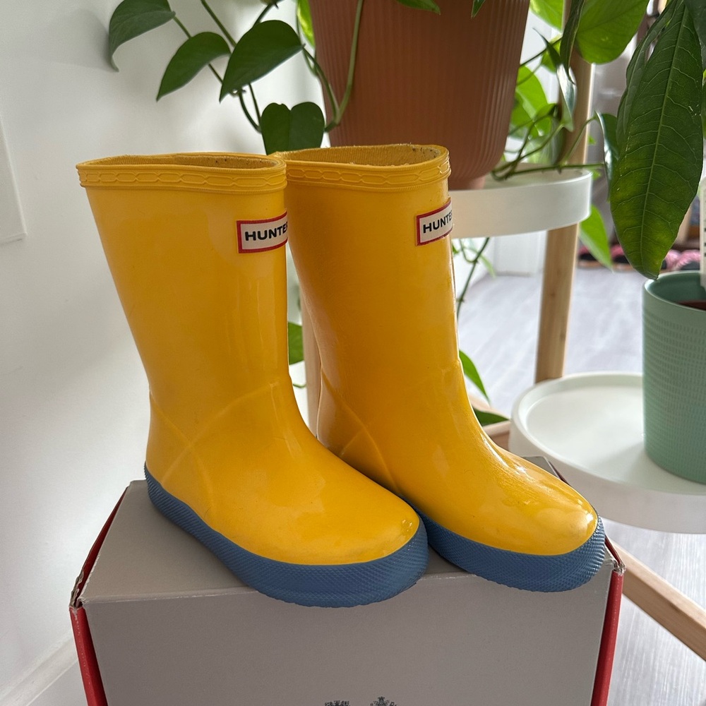 Hunter Bright Yellow Boots with Blue Soles
